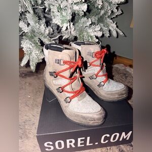 Sorel Women's Tan and Red Blake Heeled Boots